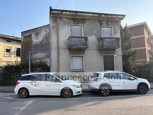 Villa Indipendente in vendita a Cassina Ferrara, Saronno