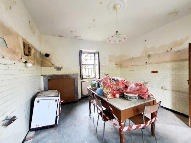 Villa Indipendente in vendita a Nave, Sarzana