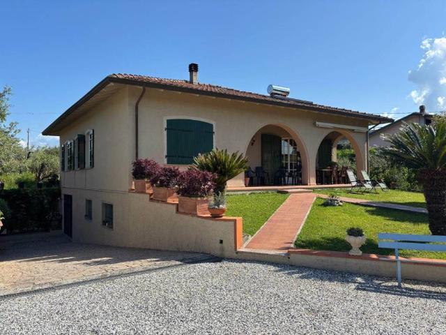 Villa Indipendente in vendita a Sarzana, Liguria