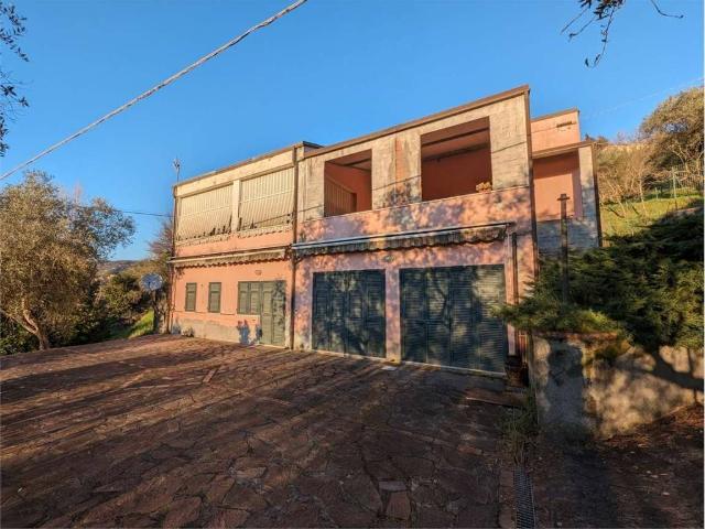 Villa Indipendente in vendita a Bradia, Sarzana