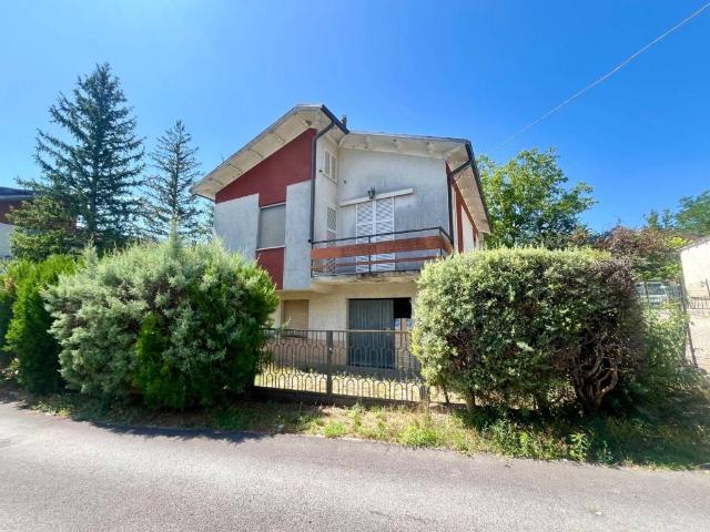 Villa Indipendente in vendita a Felcioni, Marche