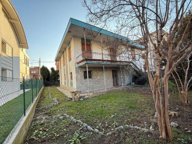 Villa Indipendente in vendita a Unione dei comuni del Distretto Ceramico, Sassuolo
