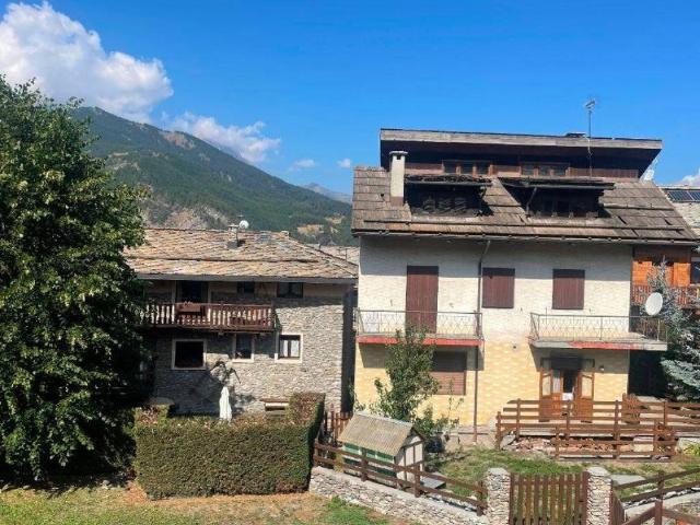 Villa Indipendente in vendita a Jouvenceaux, Piemonte