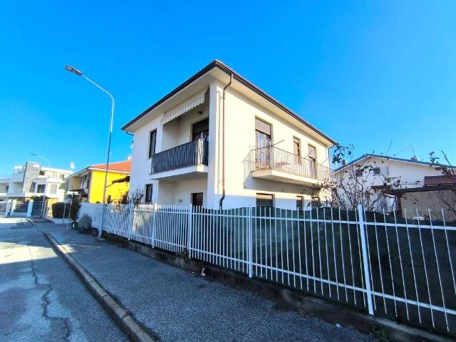 Villa Indipendente in vendita a Piemonte, Cuneo