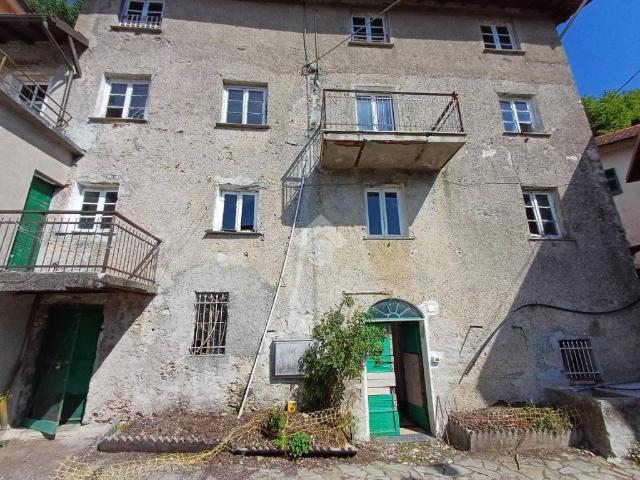 Villa Indipendente in vendita a Savignone, Liguria