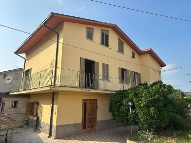 Villa Indipendente in vendita a Scafa, Abruzzo