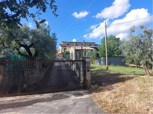 Villa Indipendente in vendita a Scandriglia, Lazio