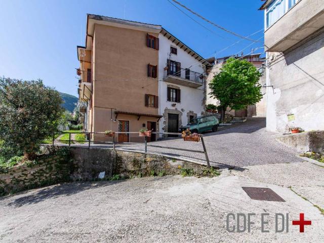 Villa Indipendente in vendita a Scandriglia, Lazio