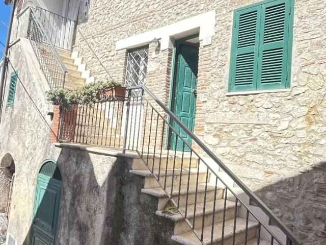 Villa Indipendente in vendita a Scandriglia, Lazio