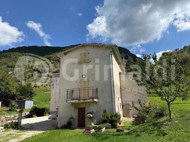 Villa Indipendente in vendita a Scheggia e Pascelupo, Cantiano