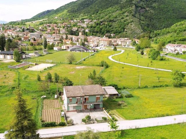 Villa Indipendente in vendita a Scheggia e Pascelupo, Scheggia