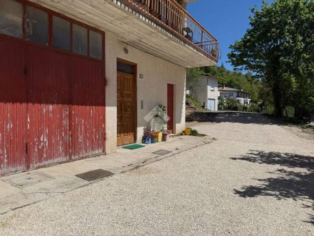 Villa Indipendente in vendita a Scheggia e Pascelupo, Scheggia