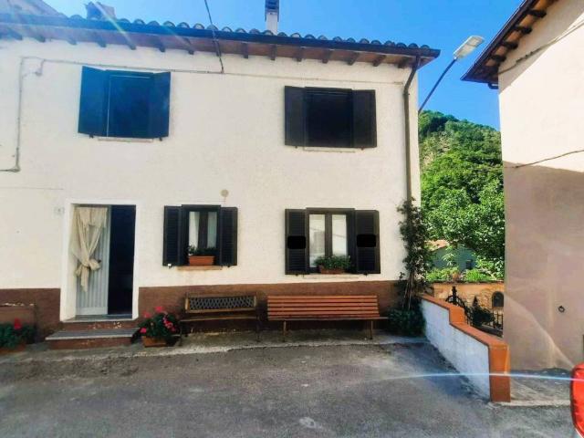 Villa Indipendente in vendita a Scheggia e Pascelupo, Sassoferrato