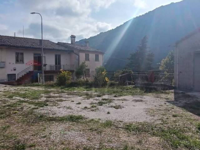 Villa Indipendente in vendita a Scheggia e Pascelupo, Campitello