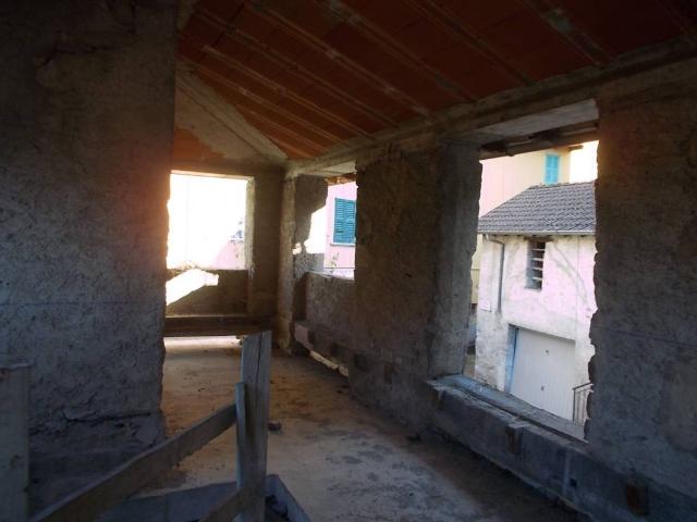 Villa Indipendente in vendita a Schignano, Lombardia