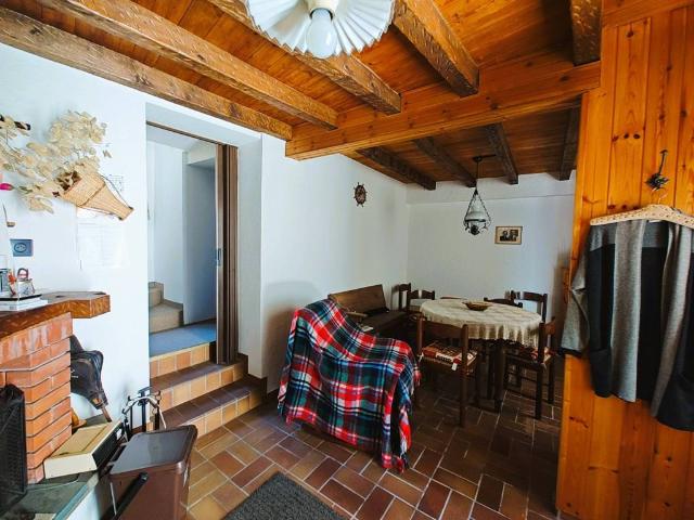 Villa Indipendente in vendita a Schignano, Lombardia