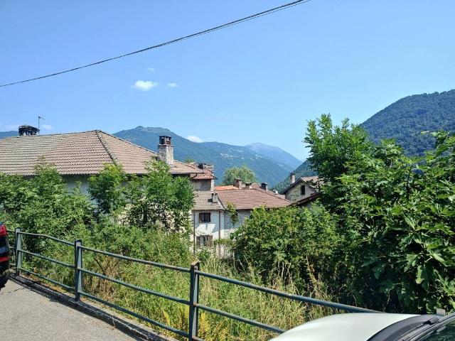 Villa Indipendente in vendita a Schignano, Lombardia