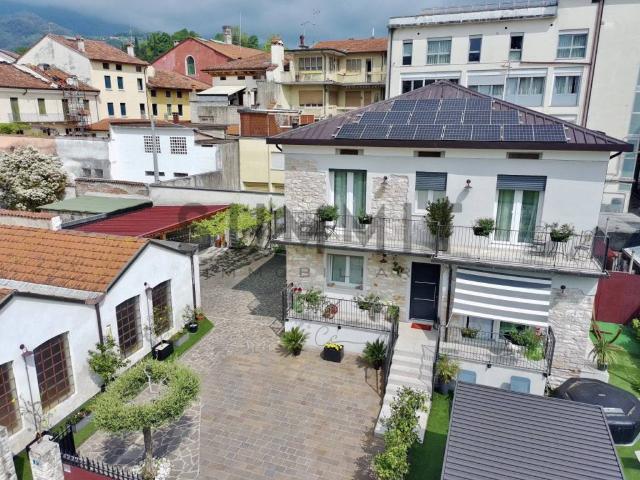 Villa Indipendente in vendita a Schio, Veneto