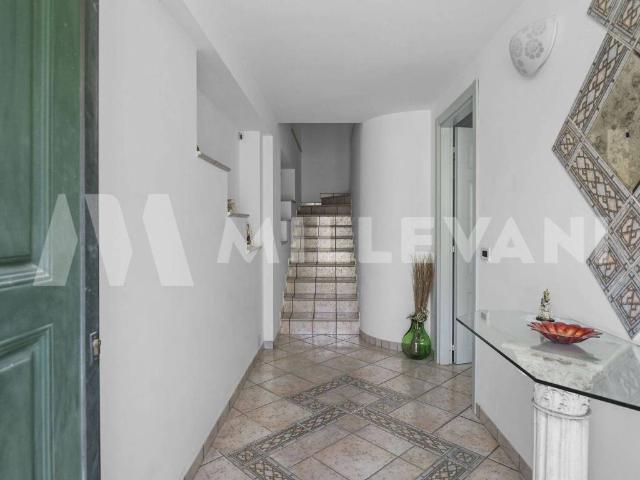 Villa Indipendente in vendita a Cava D'aliga, Sicilia