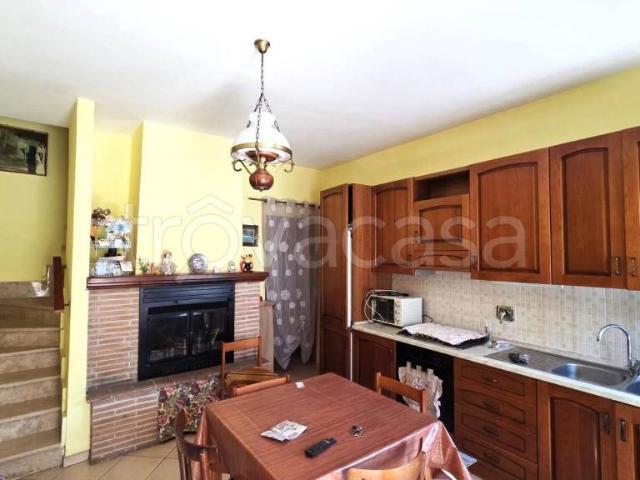 Villa Indipendente in vendita a Scopoli, Foligno