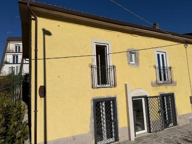 Villa Indipendente in vendita a Scoppito, Abruzzo
