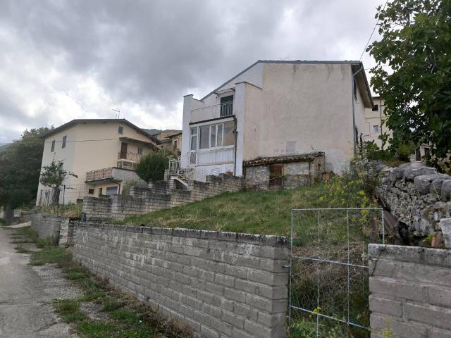 Villa Indipendente in vendita a Scoppito, Abruzzo