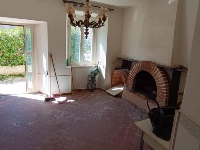 Villa Indipendente in vendita a Scoppito, Abruzzo