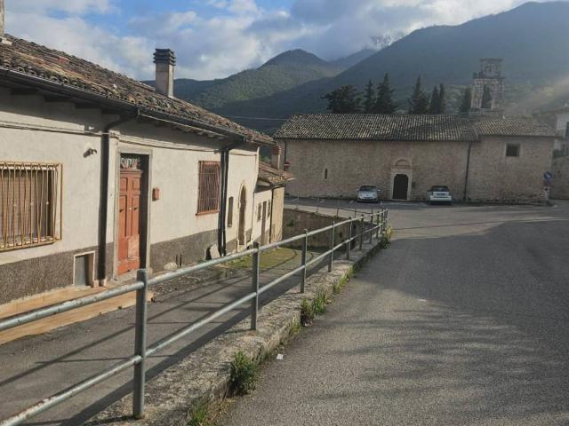Villa Indipendente in vendita a Secinaro, Abruzzo