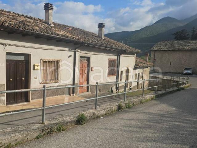Villa Indipendente in vendita a Secinaro, Abruzzo