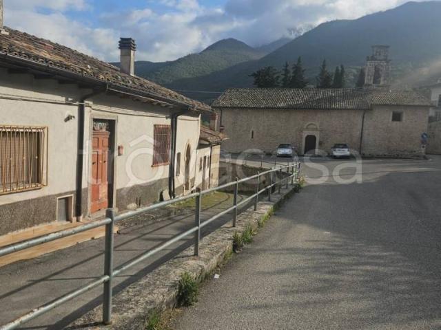 Villa Indipendente in vendita a Secinaro, Abruzzo