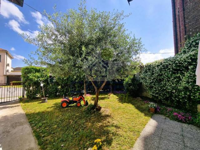 Villa Indipendente in vendita a Secugnago, Lombardia