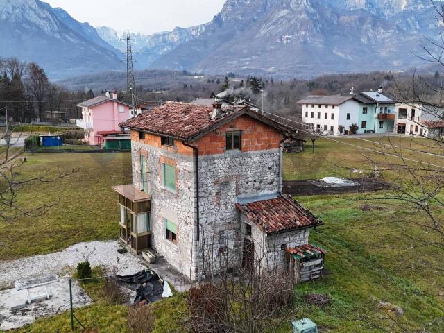 Villa Indipendente in vendita a Sedico, Veneto