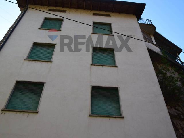 Villa Indipendente in vendita a Comunità Montana della Valle Brembana, Sedrina
