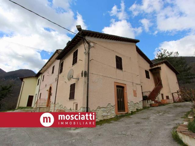 Villa Indipendente in vendita a Contrada-Valle, Sefro