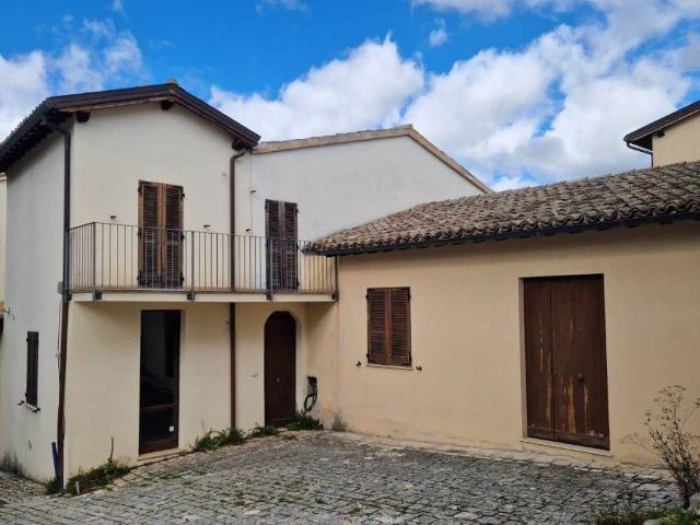 Villa Indipendente in vendita a Villaggio Villamagina, Sellano