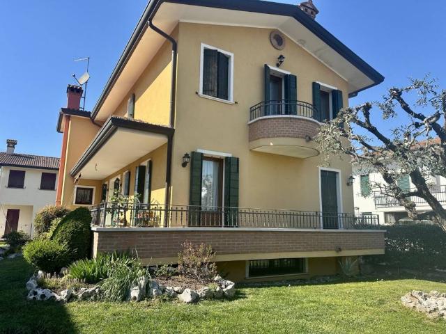 Villa Indipendente in vendita a Montecchia, Saccolongo