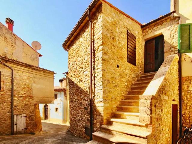 Villa Indipendente in vendita a Unione dei Comuni Montani Amiata Grossetana, Semproniano