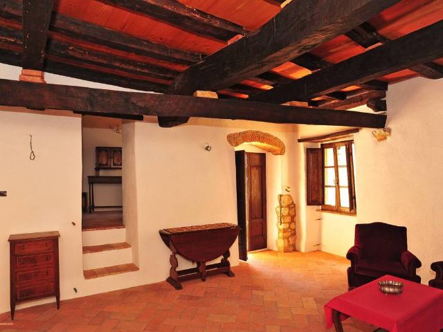 Villa Indipendente in vendita a Unione dei Comuni Montani Amiata Grossetana, Semproniano