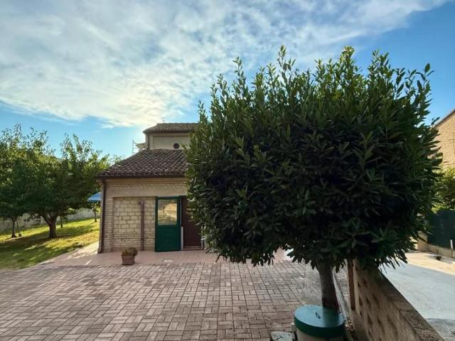 Villa Indipendente in vendita a Borgo Bicchia, Marche