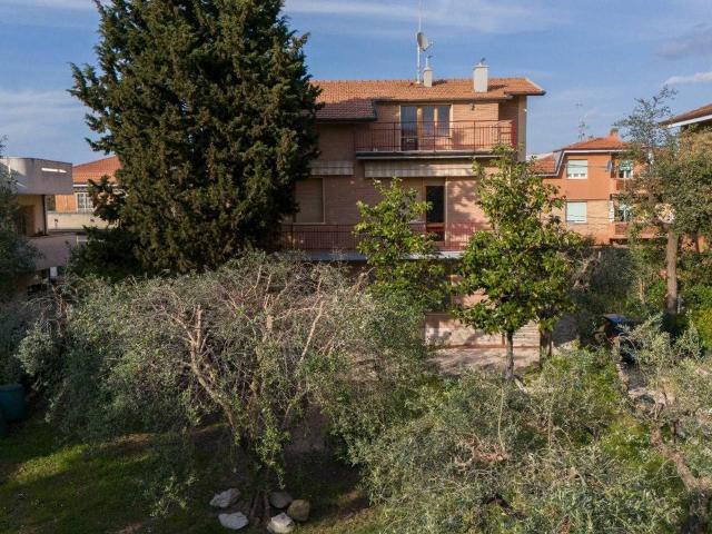 Villa Indipendente in vendita a Cesanella, Marche