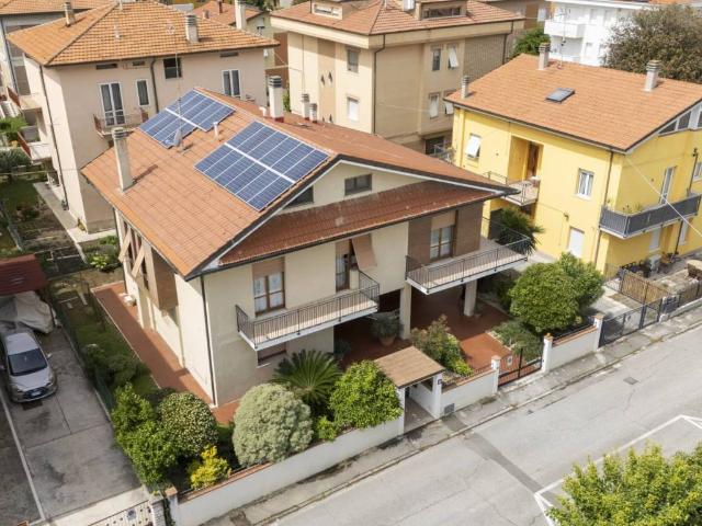 Villa Indipendente in vendita a Cesanella, Marche