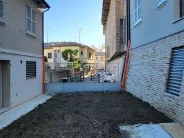 Villa Indipendente in vendita a Rione Porto, Marche