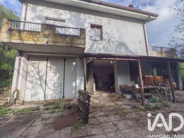 Villa Indipendente in vendita a Ciarnin, Marche