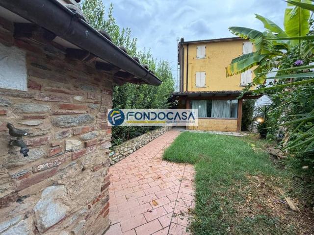 Villa Indipendente in vendita a Querceta, Seravezza