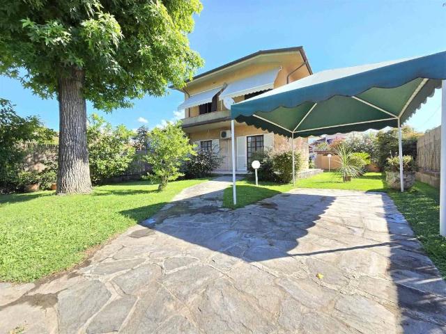 Villa Indipendente in vendita a Seravezza, Toscana