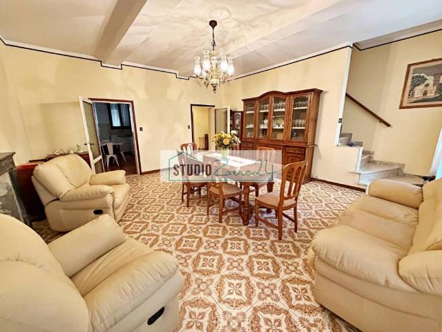 Villa Schiera in vendita a Seravezza, Toscana