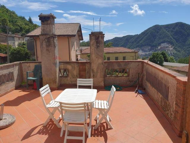 Villa Indipendente in vendita a Azzano, Seravezza