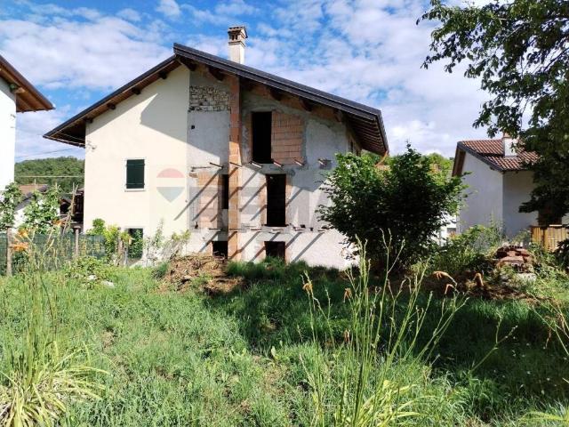 Villa Indipendente in vendita a Seren Del Grappa, Veneto