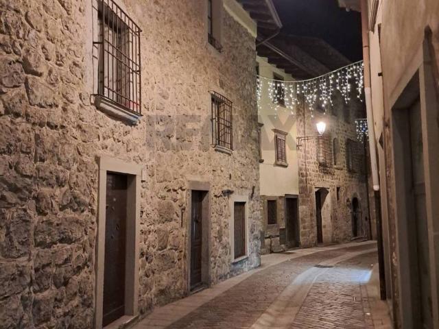 Villa Indipendente in vendita a Comunità Montana della Valle Brembana, Serina