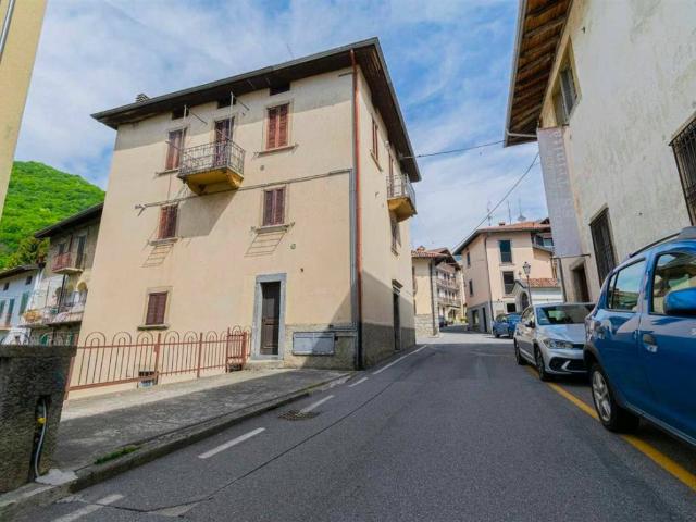 Villa Indipendente in vendita a Comunità Montana della Valle Brembana, Serina